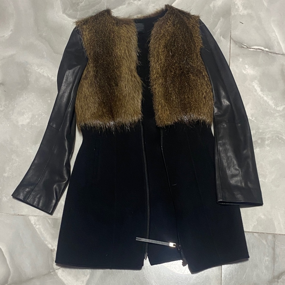 Elegant Black Leather Jacket with Brown Fur Trim